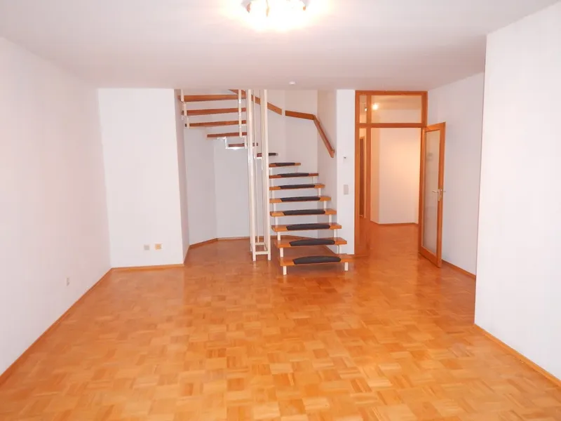 +++Familien Maisonettewohnung in Stadtvilla mit Urlaubsflair+++ Erste-Nettokaltmiete Frei +++ — photo 1